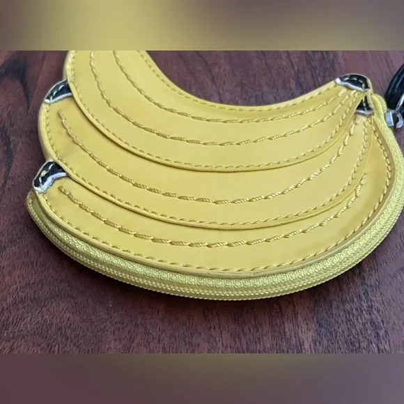 COACH Banana Coin Purse - NWT - CALLOUTS - Picture 4 of 8